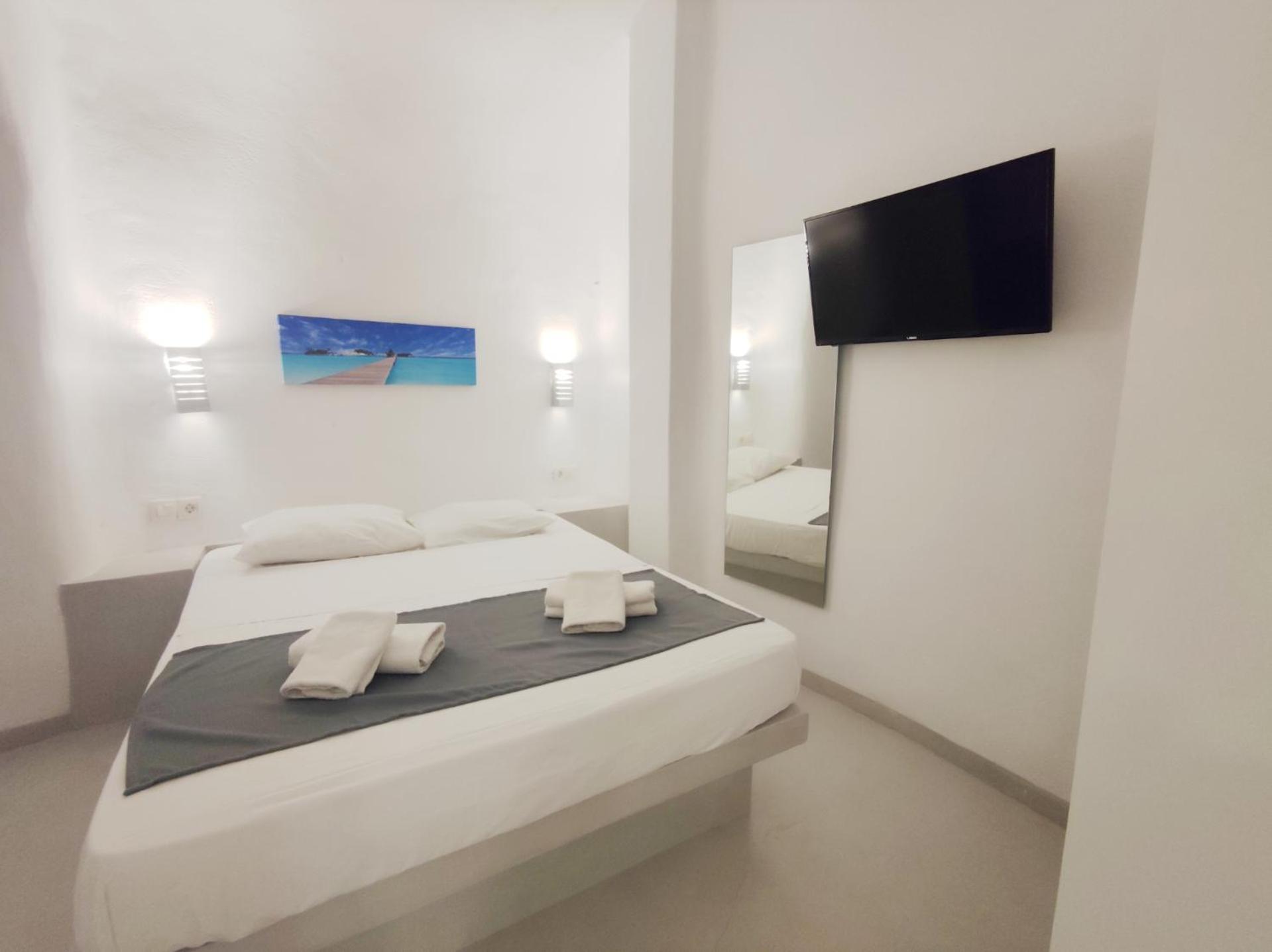 Low Cost Fira Center Rooms Exterior foto